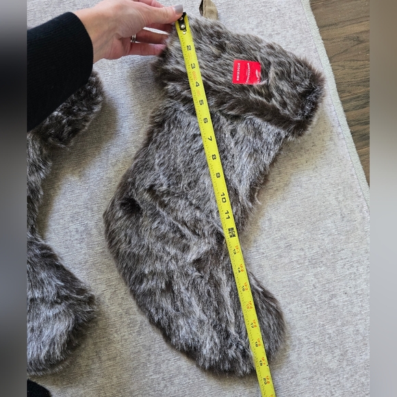 🆕 Set of 2! 18"-20" Dark Brown Gray Faux Fur Christmas Holiday Stockings Furry - Picture 7 of 10